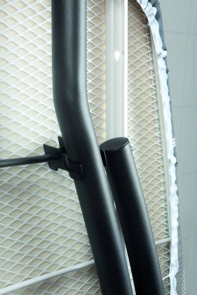 Дошка прасувальна з жароміцною зоною, 135х45 см d Brabantia Ironing Board чорна (345647)
