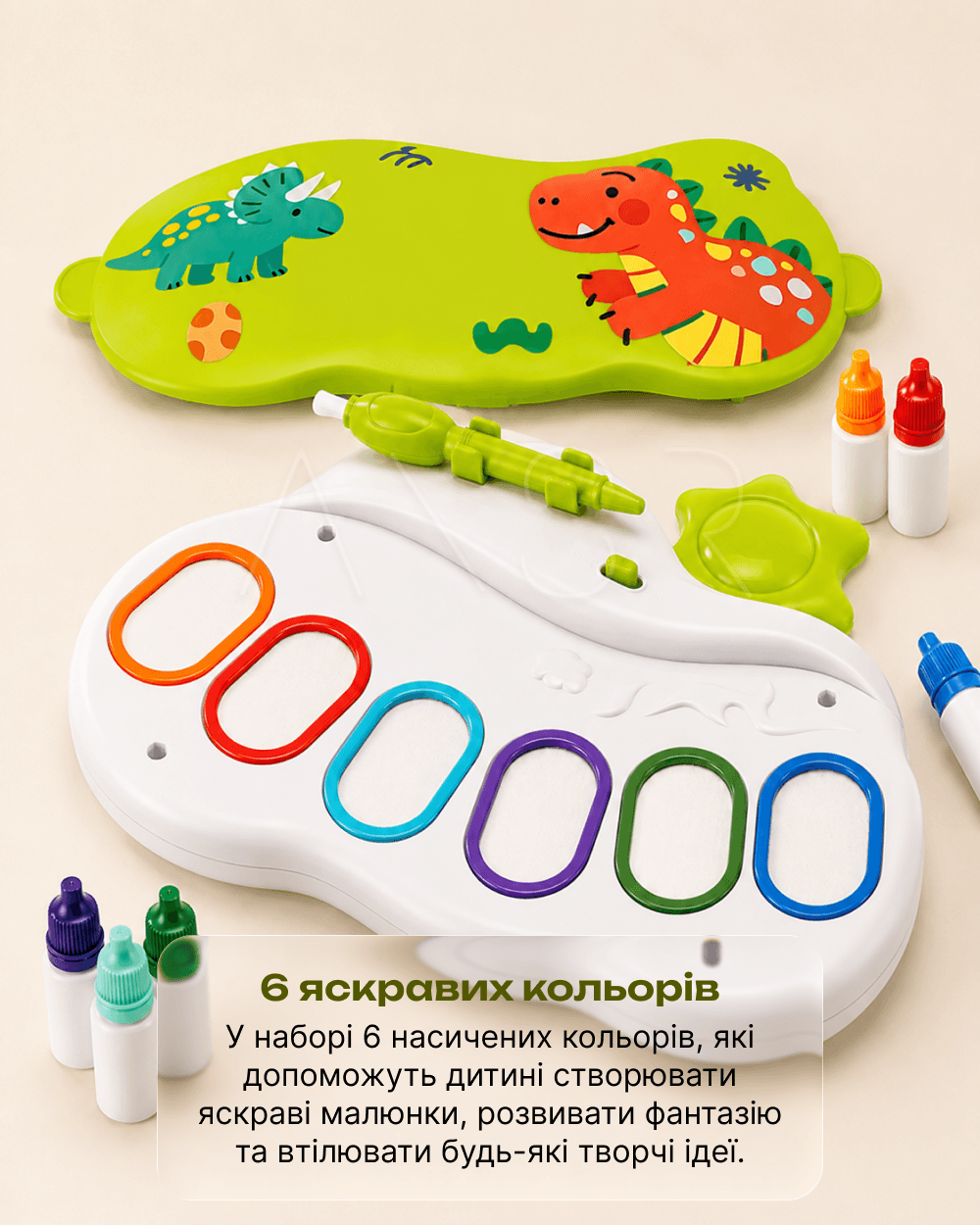 дитина малює набором Magic Palette без плям на руках і одязі